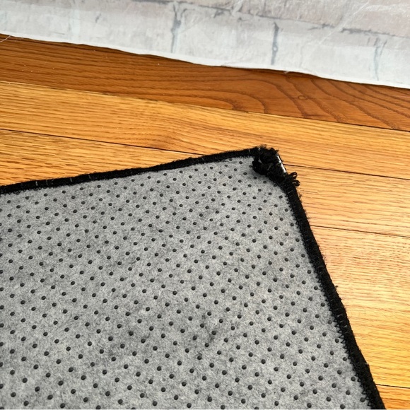 Unif Rug - Picture 6 of 7